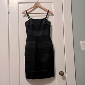 White House Black Market black sheath dress removable straps Size 2 ✨ holiday ✨